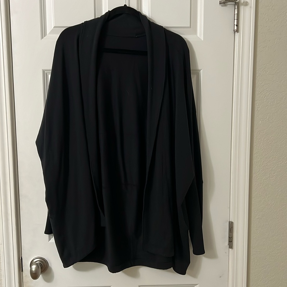 Lululemon black cacoon sweatshirt sweater top
